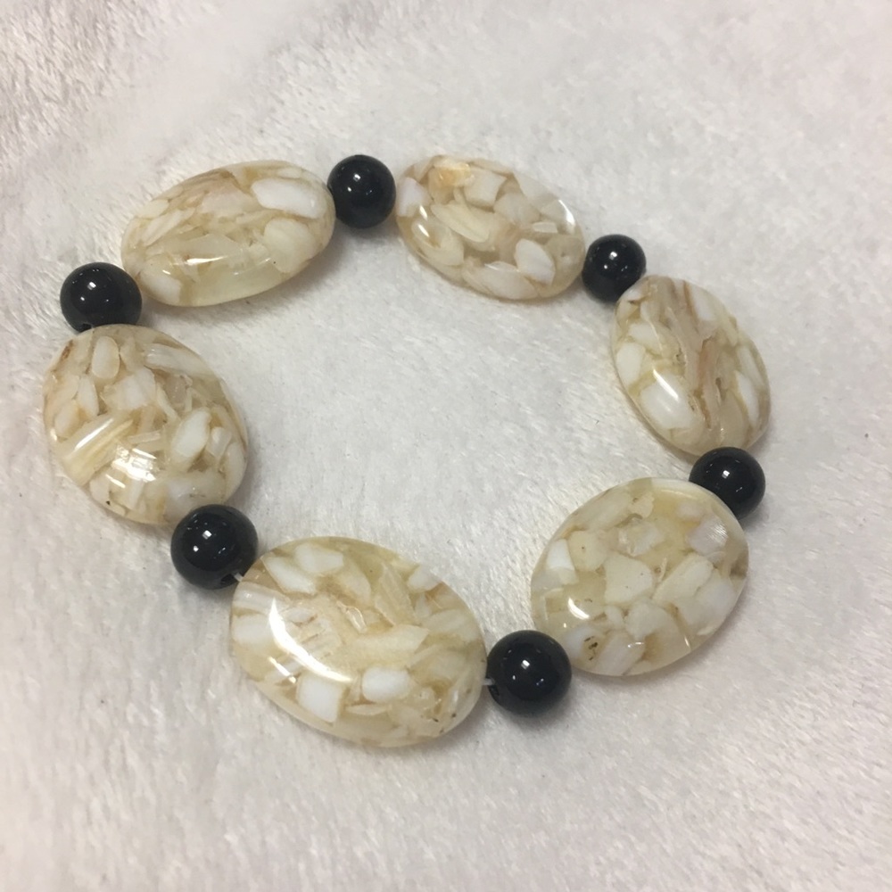 Bracelet beige and black bead NWOT